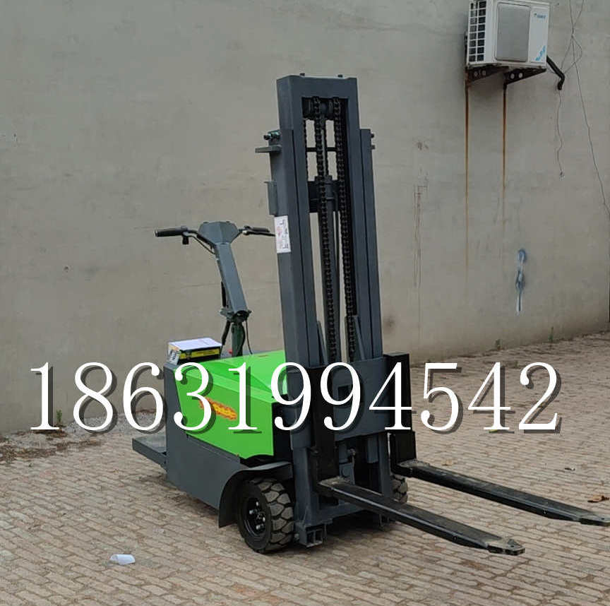 丰都县优程全电动叉车插腿式堆高车液压装卸车1.5吨升高小型站驾式铲车